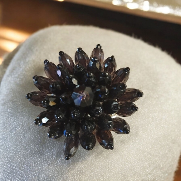 Vintage Faceted Black Glass Flower Pin Brooch - Picture 4 of 4